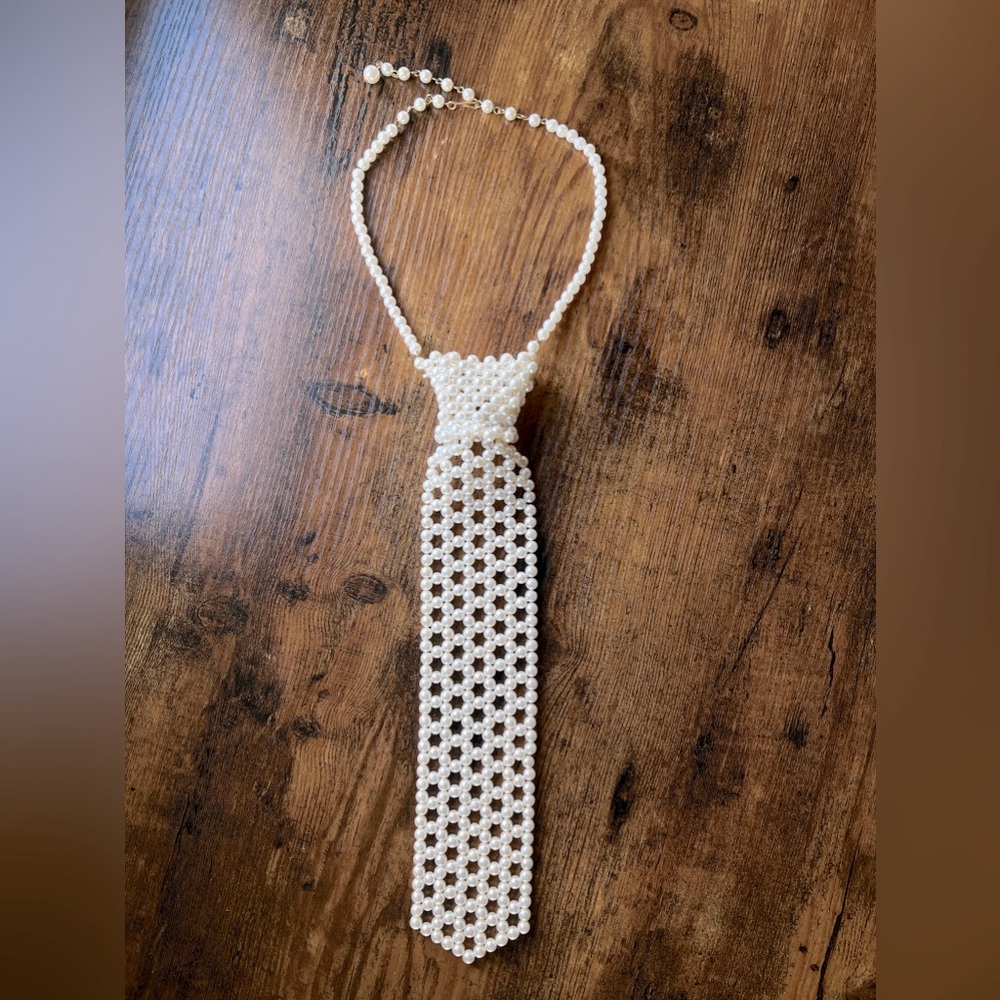 Vintage 80s Pearl necklace / tie necklace